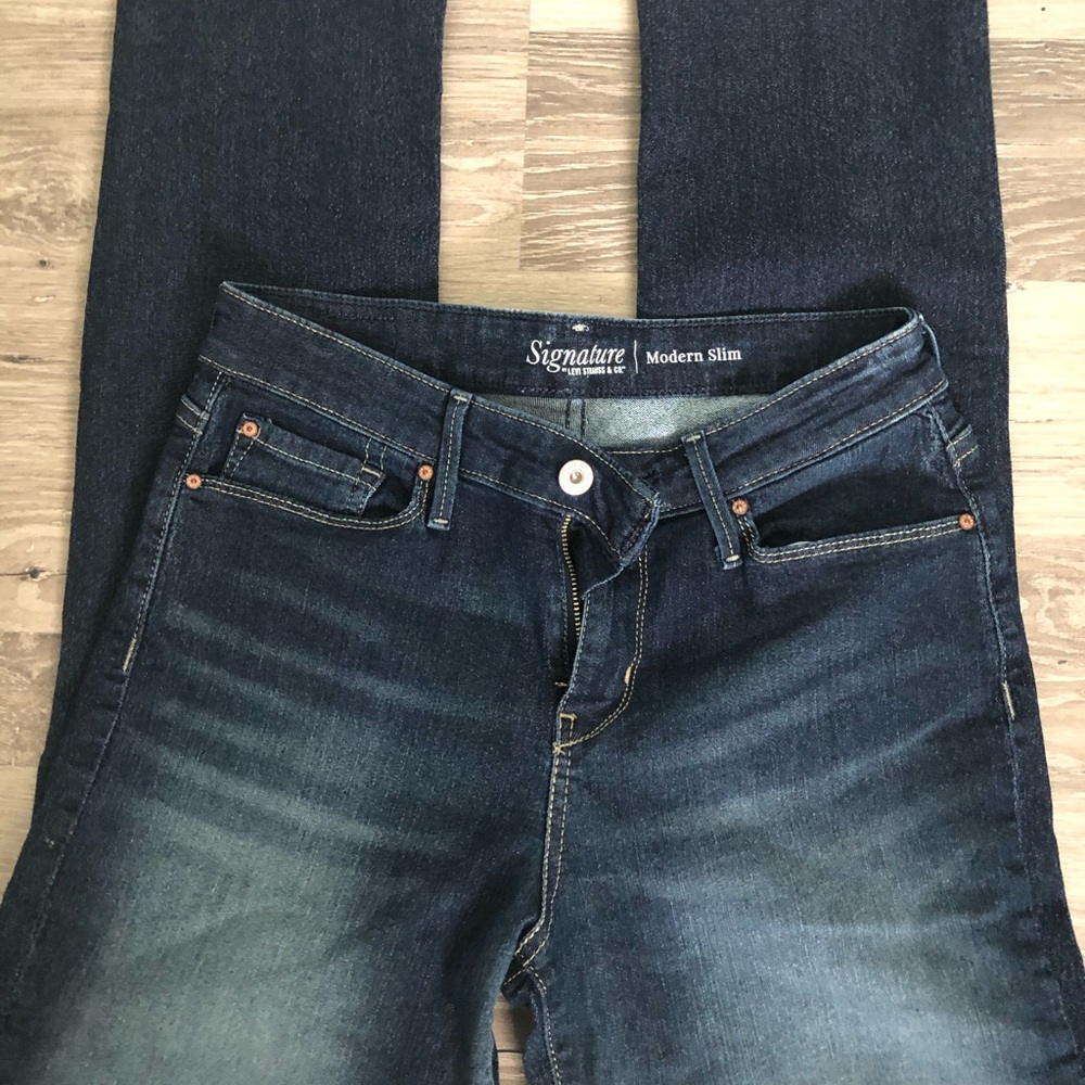 Signature by Levi’s dark was modern slim size 6M